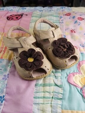 Livie & Luca HTF Cream Soft Leather Sandals w/Brown Suede Flowers Size 6 Blooms